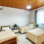 Mia - Entire With Balcony & Garden Дивьяка