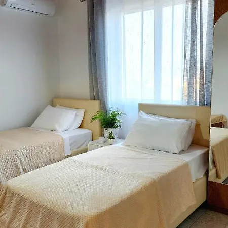 Apartament Mia - Entire With Balcony & Garden *