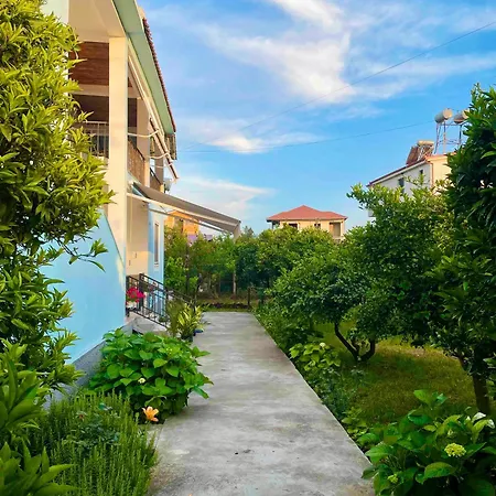 Mia - Entire With Balcony & Garden *