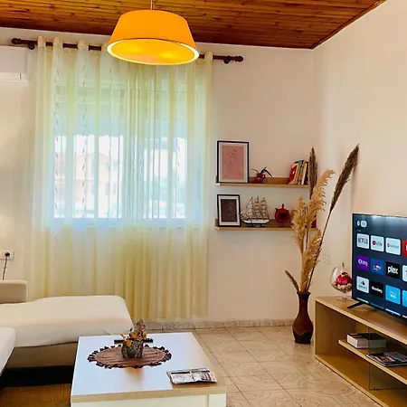 Mia - Entire With Balcony & Garden