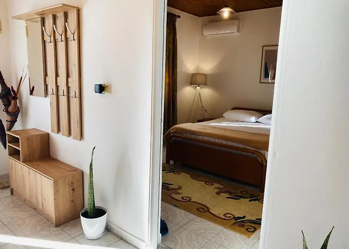 Appartement Mia - Entire With Balcony & Garden Divjake