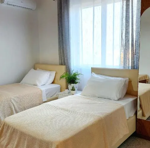 Appartement Mia - Entire With Balcony & Garden *