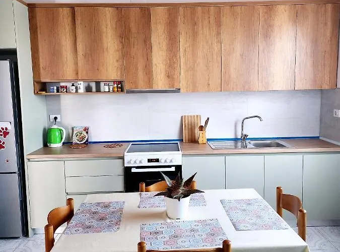 Mia - Entire With Balcony & Garden Appartement