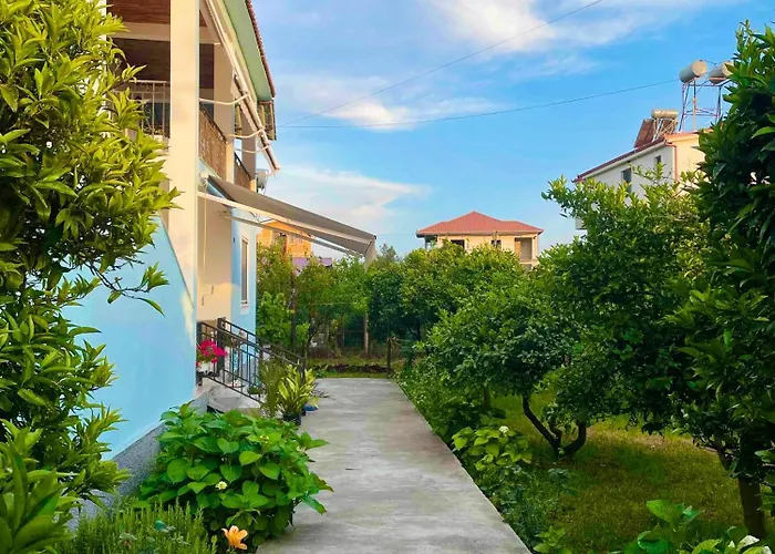 Mia - Entire With Balcony & Garden *