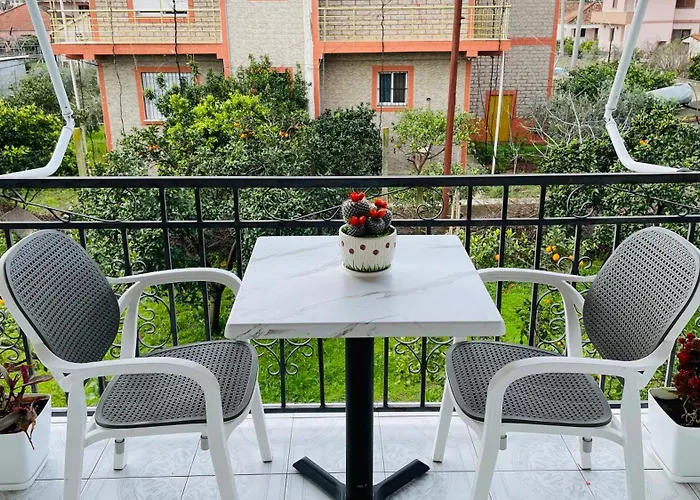 Mia - Entire With Balcony & Garden Appartement
