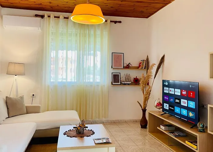 Mia - Entire With Balcony & Garden
