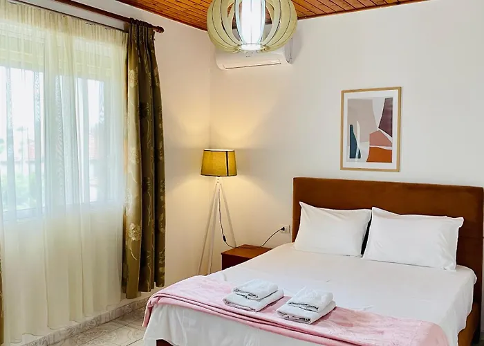 Appartement Mia - Entire With Balcony & Garden Divjake